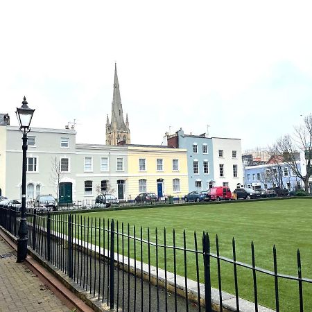 Am Living - Cheltenham Town Centre - St Georges Square Exterior photo