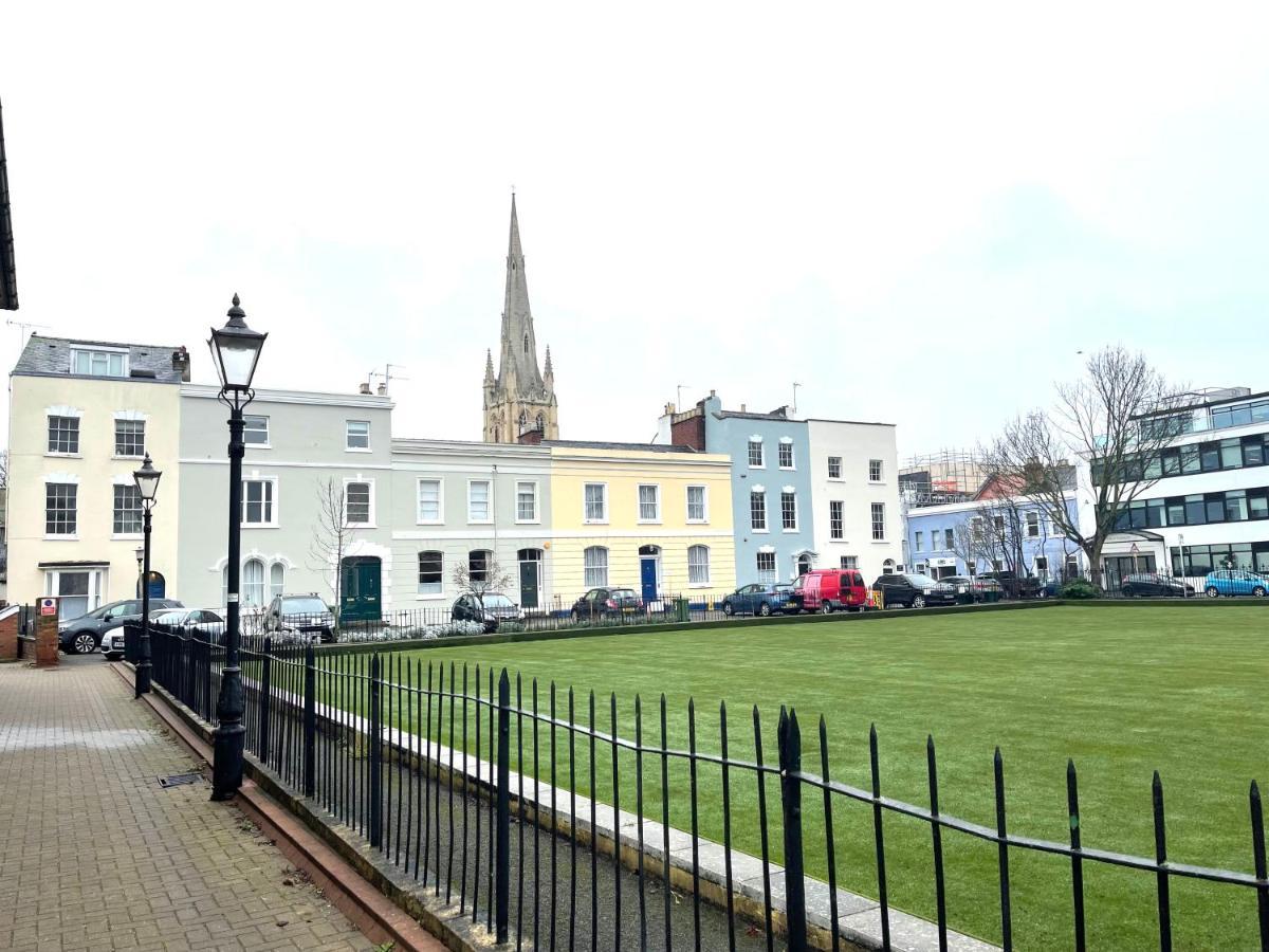 Am Living - Cheltenham Town Centre - St Georges Square Exterior photo