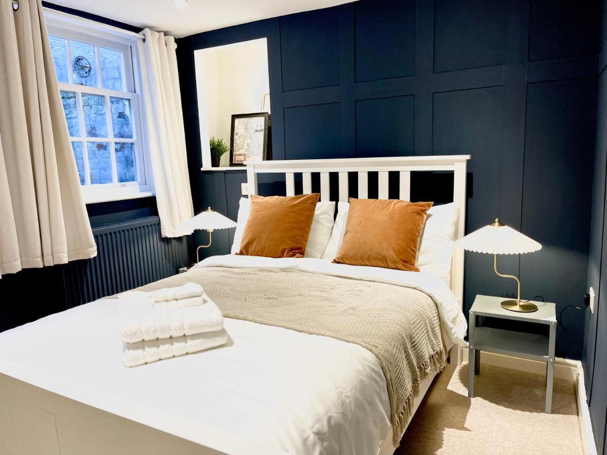 Am Living - Cheltenham Town Centre - St Georges Square Room photo